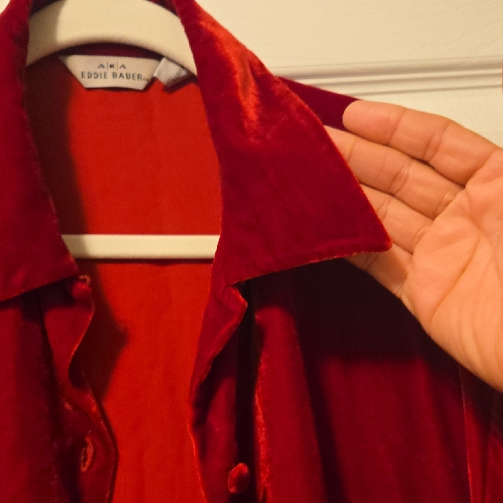 Eddie Bauer Women's Eddie Bauer Rich Red Velvet Shirt ❤️ Size M - Picture 4 of 10